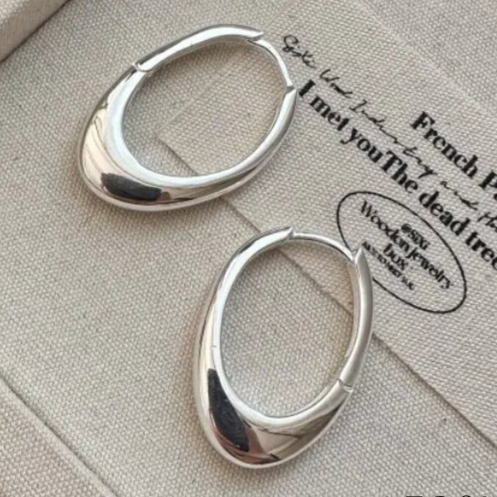 Trendy Oval Silver Hoop Earrings. 925 Sterling Silver. #1114